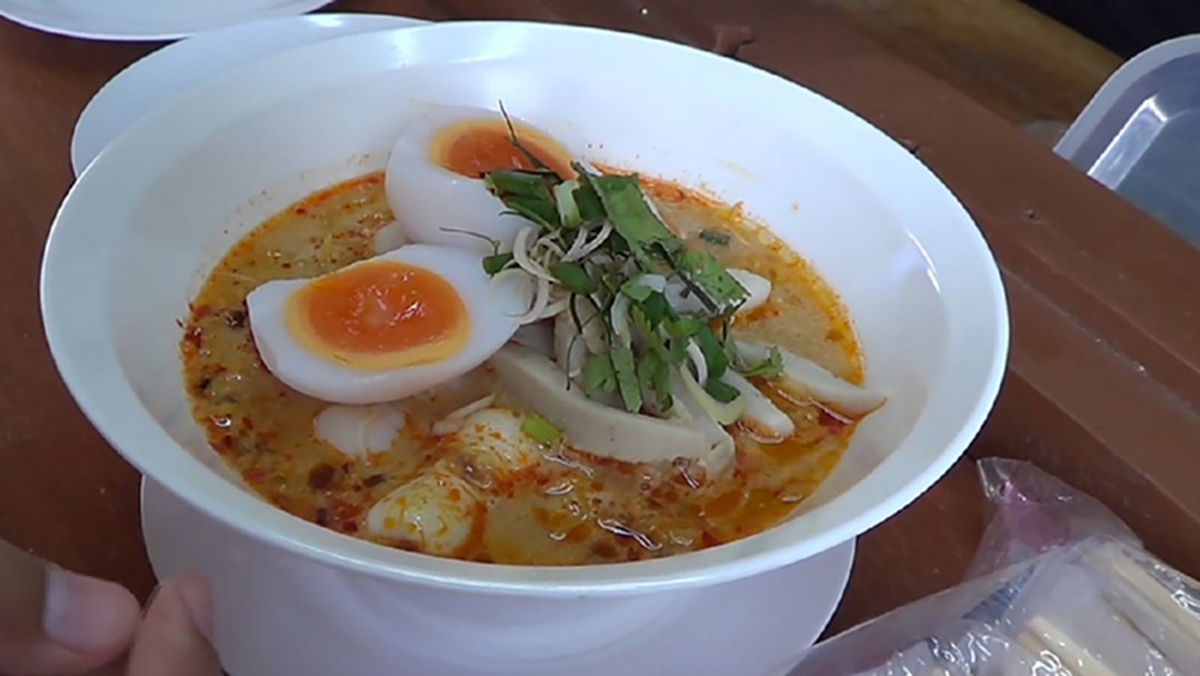 อร่อยต้องแชร์ : ก๋วยเตี๋ยวไข่ข้น ฝีมือนักศึกษาสุโขทัย [คลิป]