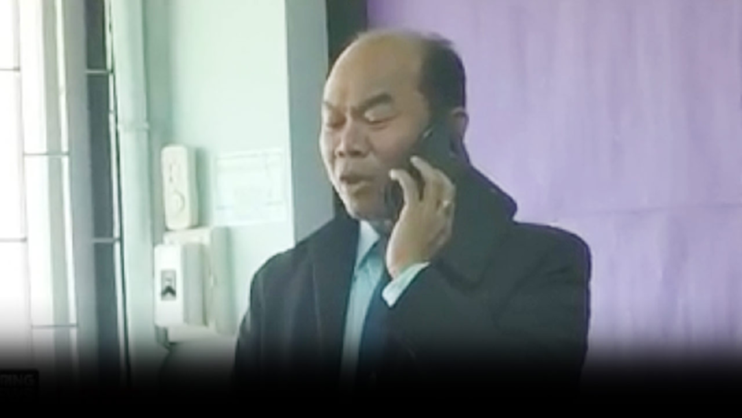 ตร.กองปราบ บุกคุมตัว! "ครูปรีชา" หลังศาลฯออกหมายจับ ตร.กองปราบ บุกคุมตัว! "ครูปรีชา" หลังศาลฯออกหมายจับ