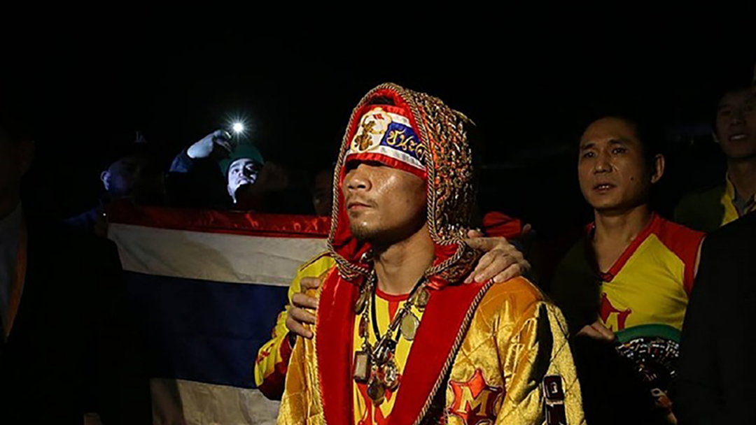 สร้างกำลังใจ!เผยพระเครื่องดังและเสื้อคลุมราคาหลักแสนของ"ศรีสะเกษ"สวมขึ้นชกไฟต์หยุดโลก สร้างกำลังใจ!เผยพระเครื่องดังและเสื้อคลุมราคาหลักแสนของ"ศรีสะเกษ"สวมขึ้นชกไฟต์หยุดโลก