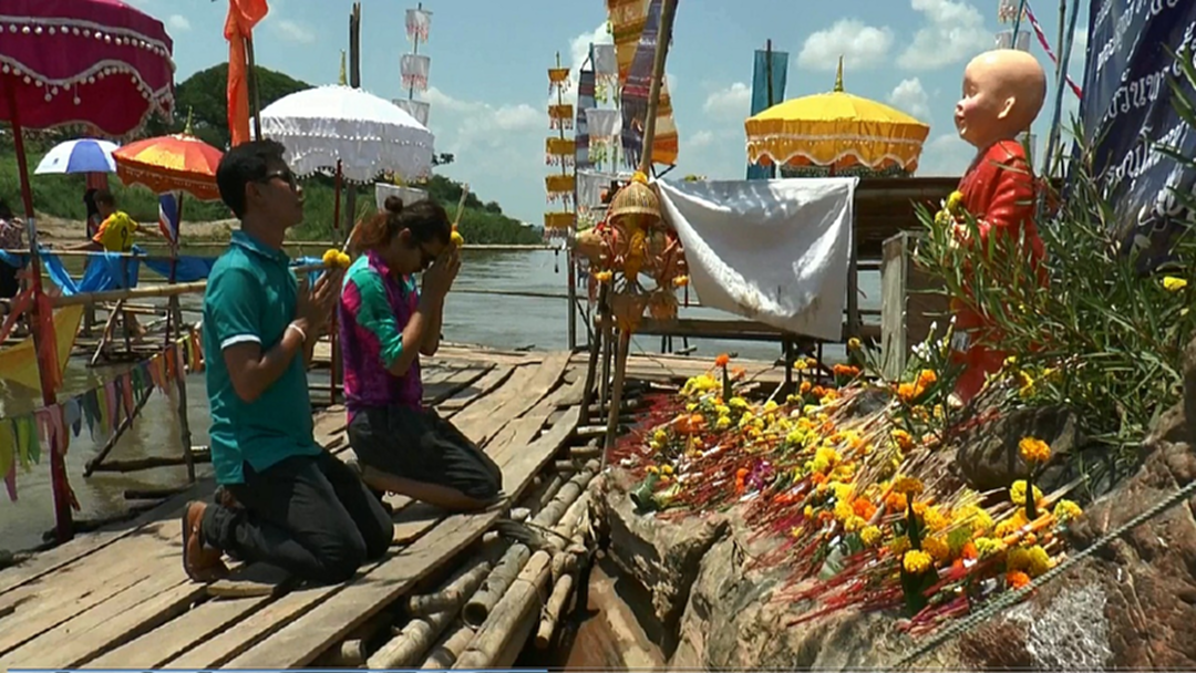 1ปีมีครั้งเดียว! โผล่เเล้ว"รอยพระพุทธบาทศักดิ์สิทธิ์"กลางน้ำโขง 1ปีมีครั้งเดียว! โผล่เเล้ว"รอยพระพุทธบาทศักดิ์สิทธิ์"กลางน้ำโขง