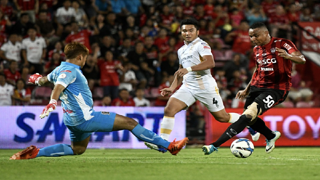 คืนฟอร์ม!!! "สันติ" กุมบังเหียนชั่วคราวพา "เมืองทอง" เชือด "อุบล" หวิว 2-1