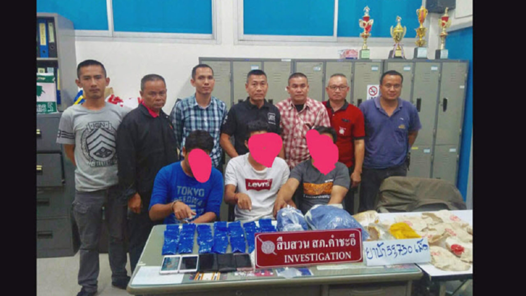 จัดให้หนัก! รวบ "ตร.นอกแถว" ค้ายา! ของกลางเกือบ 6 หมื่นเม็ด อาวุธครบมือ จัดให้หนัก! รวบ "ตร.นอกแถว" ค้ายา! ของกลางเกือบ 6 หมื่นเม็ด อาวุธครบมือ