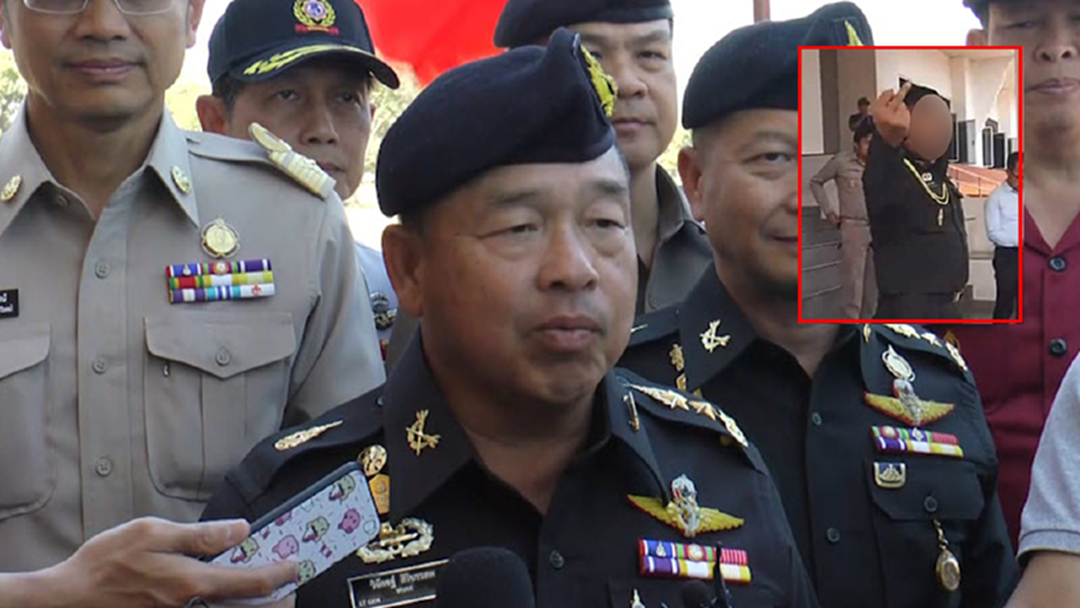 แม่ทัพภาค3 สั่งสอบ"พันเอก"หัวร้อนชูนิ้วกลางใส่ทัพเดินพันธมิตร แม่ทัพภาค3 สั่งสอบ"พันเอก"หัวร้อนชูนิ้วกลางใส่ทัพเดินพันธมิตร
