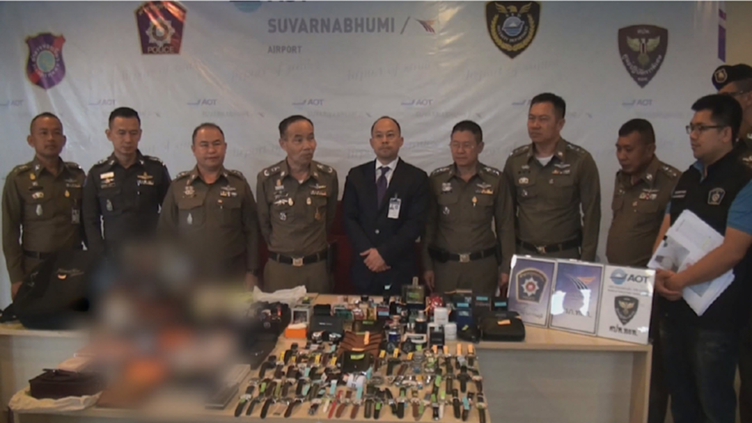 "สุวรรณภูมิ" ลงดาบ! "เอกชน" ปล่อยพนง.ฉกทรัพย์ผู้โดยสาร "สุวรรณภูมิ" ลงดาบ! "เอกชน" ปล่อยพนง.ฉกทรัพย์ผู้โดยสาร