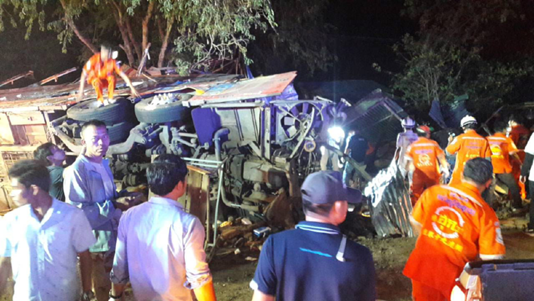 เหยื่อบัสแหกโค้งเปิดใจ! พบรถส่ายไปมา ทั้งคันปรี่กอดกันกลม ยอดตายพุ่ง 16 ราย