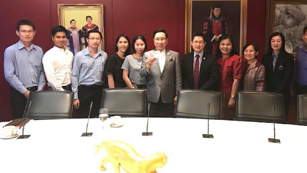 เภสัชฯ ม.รังสิต ผลิตยาพ่นกัญชารักษามะเร็งสำเร็จ เภสัชฯ ม.รังสิต ผลิตยาพ่นกัญชารักษามะเร็งสำเร็จ