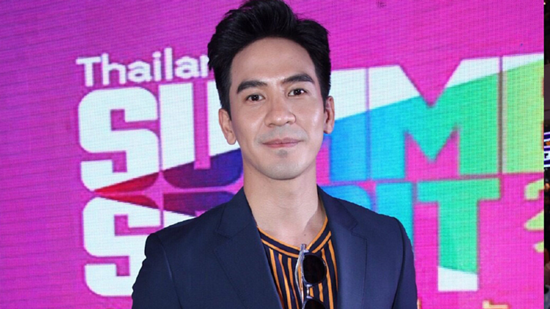 [คลิปดูเต็มไม่ตัด] ท่านขุนฮอต! โป๊ป ปัดขอไลน์พิ้งกี้ แจงไม่เคยรีเควสท์การ์ดดูแลออกงาน