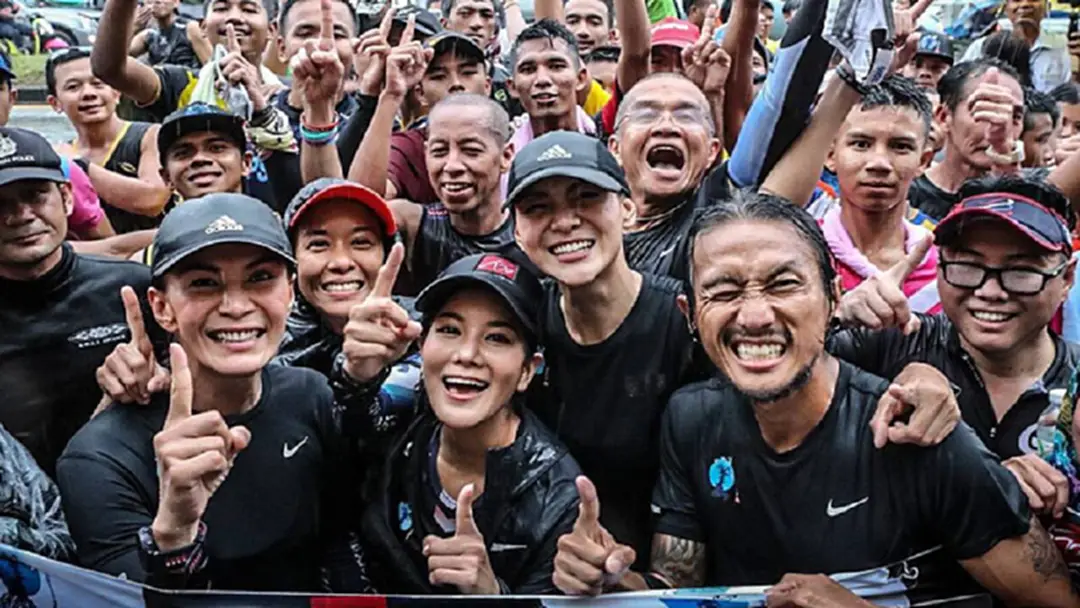 ประมวลภาพ ตูนวิ่งวันที่ 8 ไม่หวั่นสายฝนพิชิตตามเป้าหมาย ประมวลภาพ ตูนวิ่งวันที่ 8 ไม่หวั่นสายฝนพิชิตตามเป้าหมาย