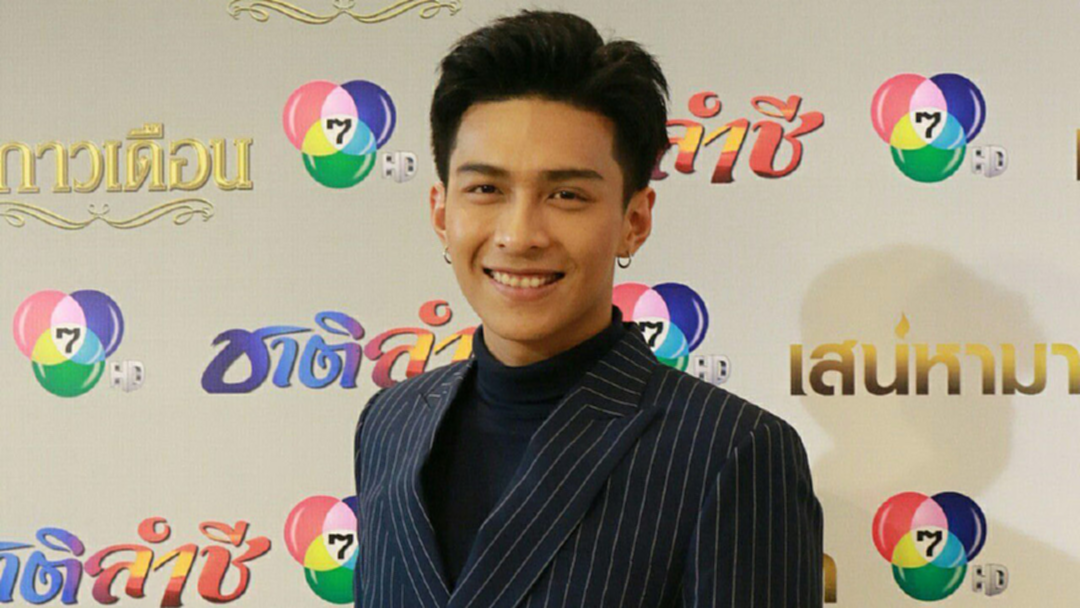 “โหน”นำทัพนักแสดง”ชาติลำชี” ร่วมมอบความสุขแฟนๆ “โหน”นำทัพนักแสดง”ชาติลำชี” ร่วมมอบความสุขแฟนๆ