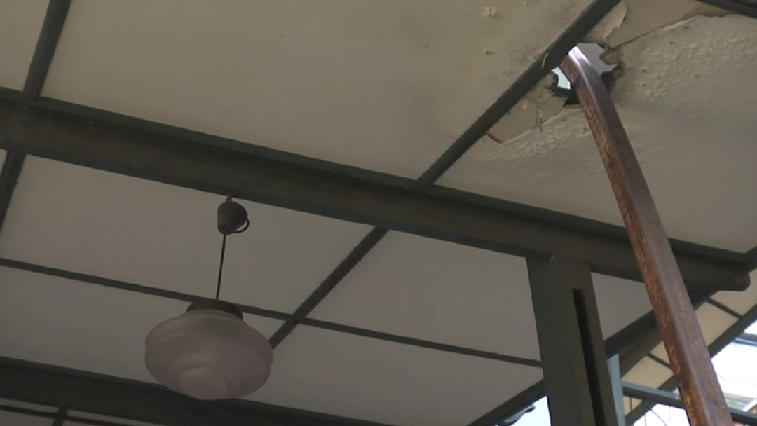 ซ้ำรอย! เหล็ก “ โครงการคอนโดหรูย่านบางรัก “ ตกใส่บ้านคน ไร้เจ็บ-ตาย ซ้ำรอย! เหล็ก “ โครงการคอนโดหรูย่านบางรัก “ ตกใส่บ้านคน ไร้เจ็บ-ตาย