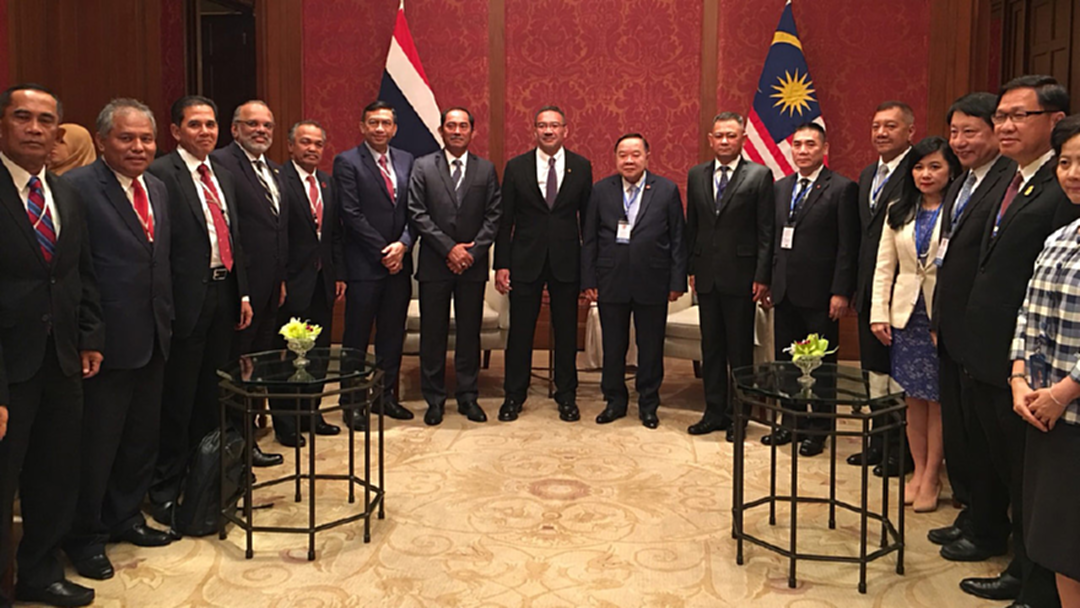 "ประวิตร" ถก คกก.ชายแดน "ไทย-มาเลเซีย" เน้นกระชับทำงานร่วมกัน "ประวิตร" ถก คกก.ชายแดน "ไทย-มาเลเซีย" เน้นกระชับทำงานร่วมกัน