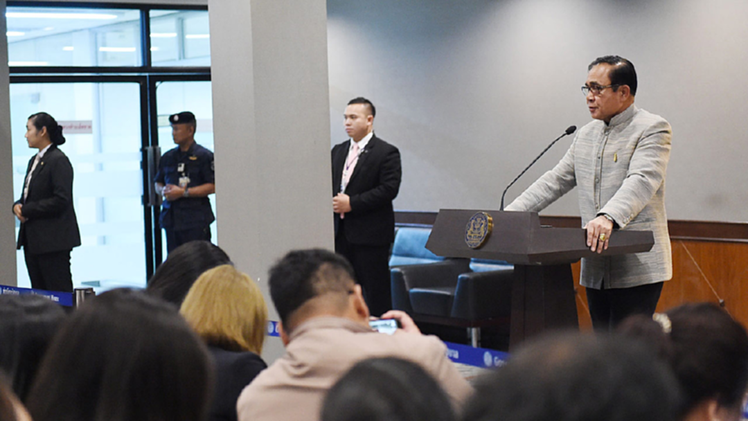 "นายกฯ" สั่ง! รัฐมนตรีท่องหนังสือจินดามณี กระตุ้นให้สนใจบทกลอน-ภูมิใจในภาษา "นายกฯ" สั่ง! รัฐมนตรีท่องหนังสือจินดามณี กระตุ้นให้สนใจบทกลอน-ภูมิใจในภาษา