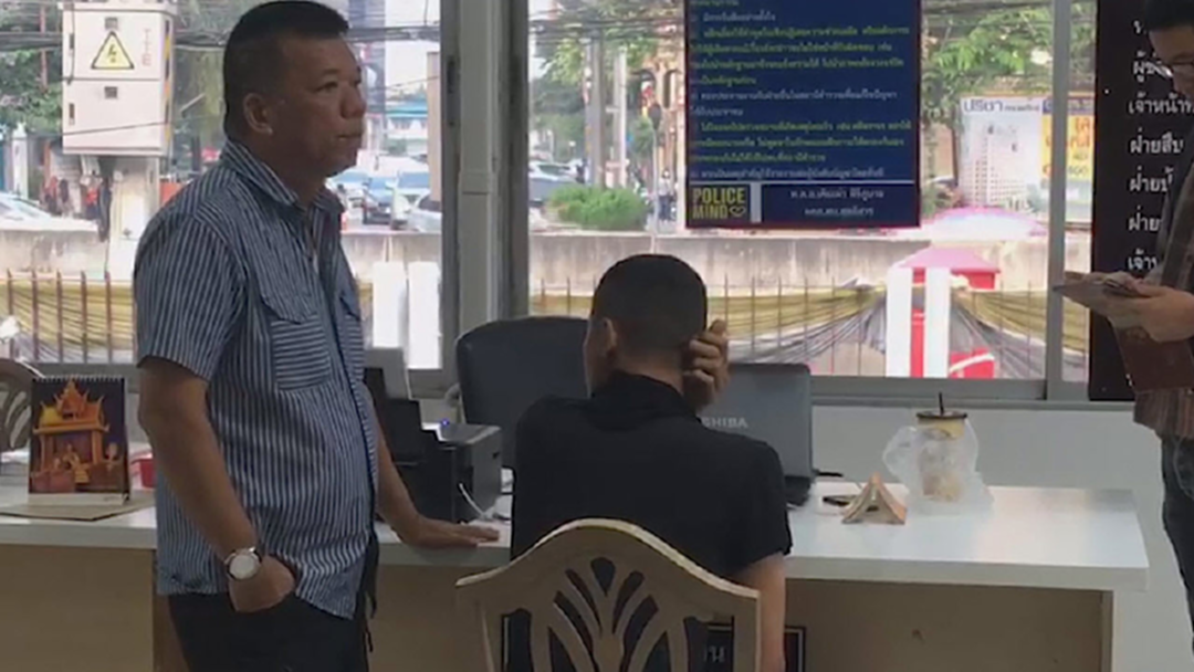 ไม่รอด! ฝากขัง "สิบตำรวจ" สน.วิภาวดี รีดทรัพย์โจ๋ 16 วันนี้ ค้านประกัน ไม่รอด! ฝากขัง "สิบตำรวจ" สน.วิภาวดี รีดทรัพย์โจ๋ 16 วันนี้ ค้านประกัน