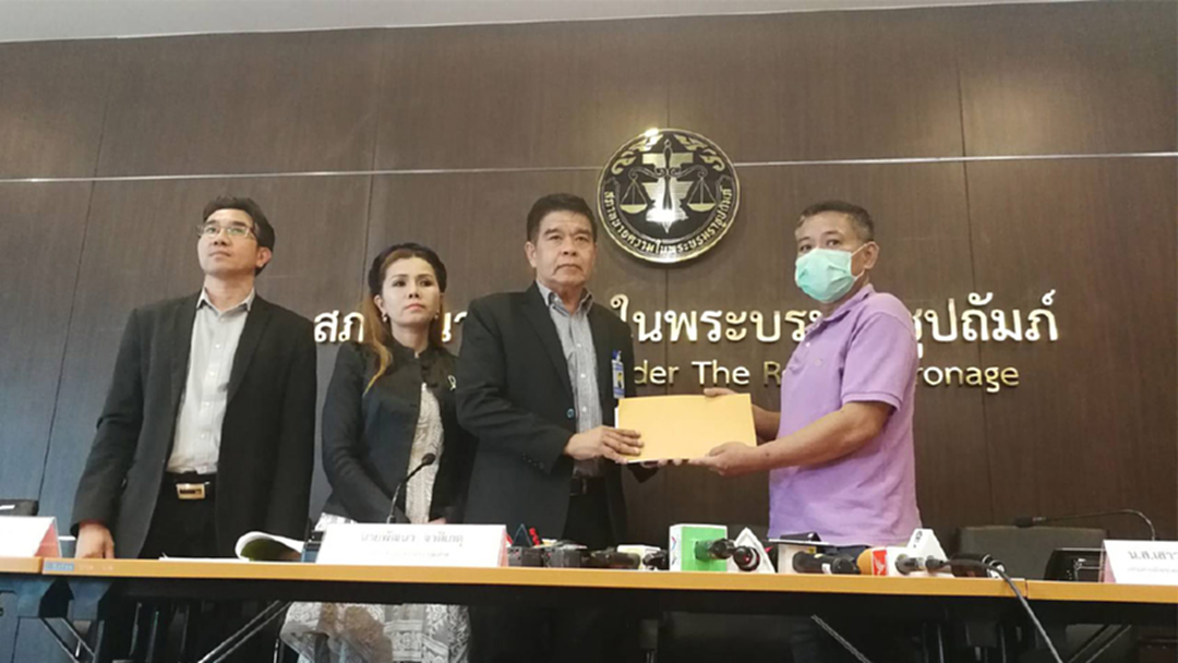 นายแผน พยานหวย 30 ล้าน เดินหน้าร้องสภาทนายความ สอบทนายตั้ม ให้ข้อมูลเท็จ นายแผน พยานหวย 30 ล้าน เดินหน้าร้องสภาทนายความ สอบทนายตั้ม ให้ข้อมูลเท็จ