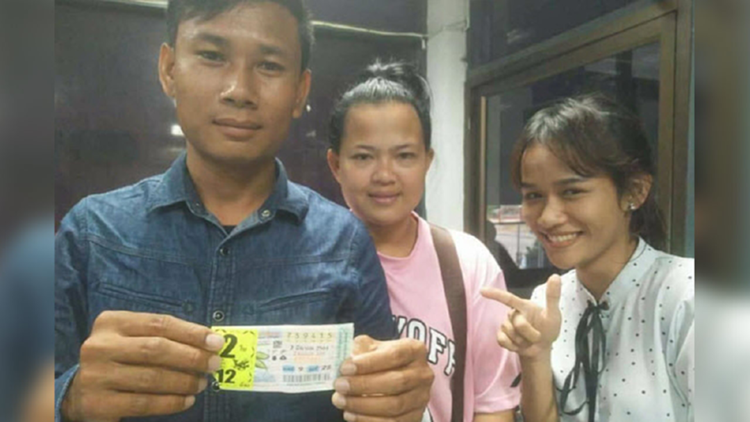 โชคดีแบบงงๆ! หนุ่มอุบลฯถูกรางวัลที่ 1คว้า12ล้าน