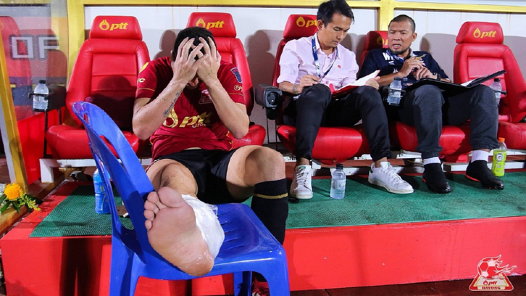 "พลังเพลิง" เจอข่าวร้าย!! "เจาเปาโล" ข้อเท้าหัก ส่อพักยาว 3 เดือน "พลังเพลิง" เจอข่าวร้าย!! "เจาเปาโล" ข้อเท้าหัก ส่อพักยาว 3 เดือน