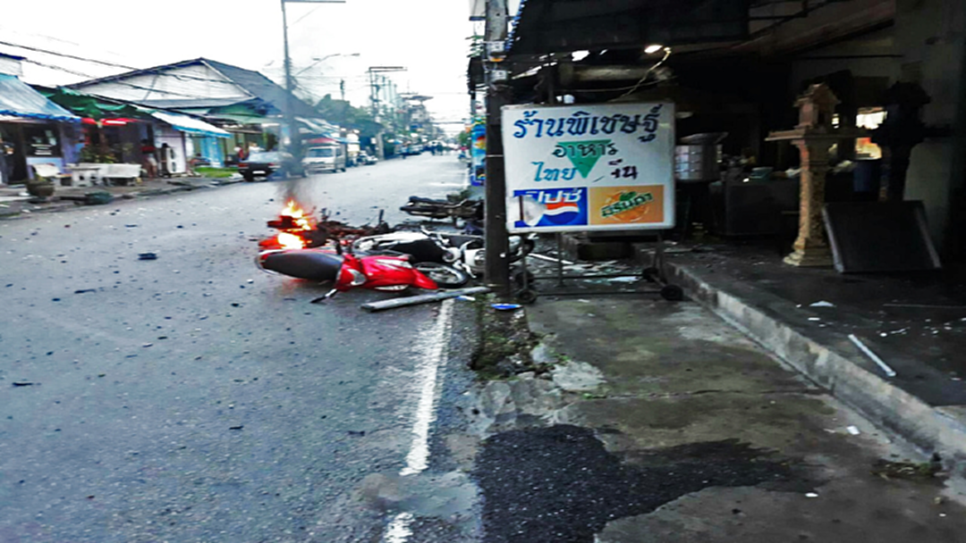 เปิดภาพวงจรปิด 6 คนร้ายวางบอมบ์กลางเมืองสุไหงโก-ลก เปิดภาพวงจรปิด 6 คนร้ายวางบอมบ์กลางเมืองสุไหงโก-ลก