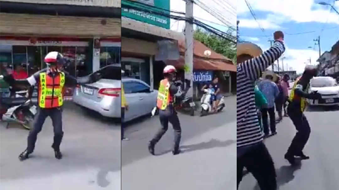 "ตำรวจยุค4จี" โบกรถน่ารัก ทำเอาสงกรานต์ชุ่มฉ่ำไปด้วยรอยยิ้ม "ตำรวจยุค4จี" โบกรถน่ารัก ทำเอาสงกรานต์ชุ่มฉ่ำไปด้วยรอยยิ้ม