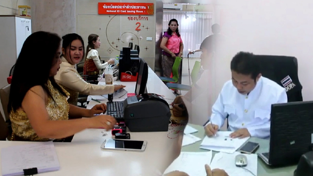 ชุดไทยฟีเวอร์! ประชาชน ข้าราชการ แห่ซื้อใส่เหมือนเป็นชุดทำงาน ไปเที่ยว ชุดไทยฟีเวอร์! ประชาชน ข้าราชการ แห่ซื้อใส่เหมือนเป็นชุดทำงาน ไปเที่ยว