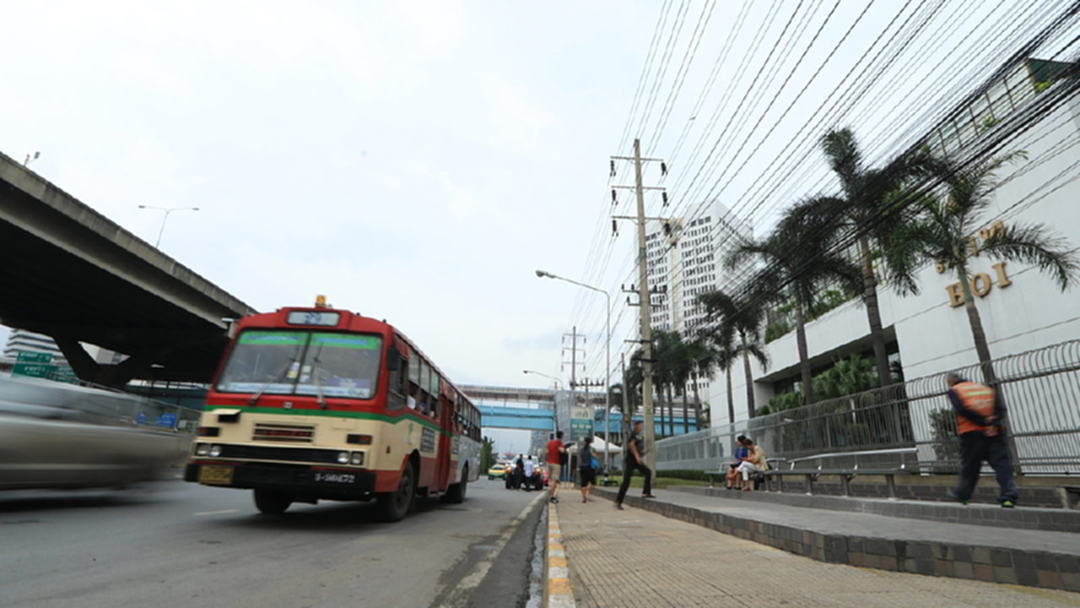 ประมวลภาพ: ป้ายรถเมล์หน้า ตปท.สำนักงานใหญ่หลังพายุถล่มวานนี้ ประมวลภาพ: ป้ายรถเมล์หน้า ตปท.สำนักงานใหญ่หลังพายุถล่มวานนี้