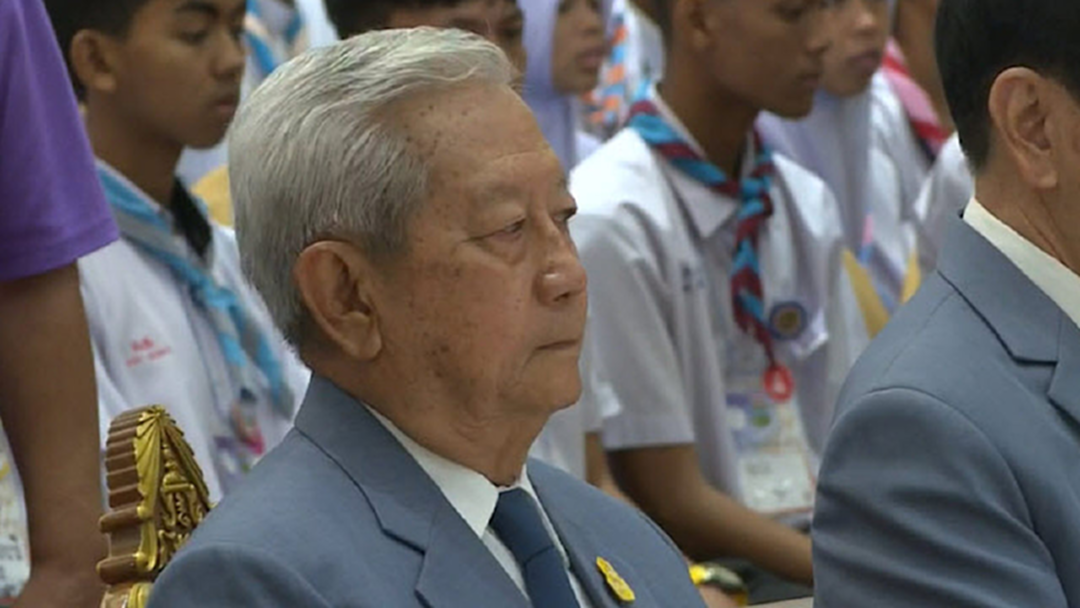 "ป๋าเปรม" ส่ง พล.อ.สุรยุทธ์ เปิดโครงการสานใจไทยสู่ใจใต้ รุ่น 33 "ป๋าเปรม" ส่ง พล.อ.สุรยุทธ์ เปิดโครงการสานใจไทยสู่ใจใต้ รุ่น 33