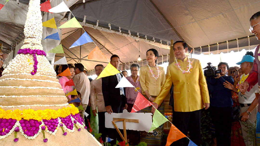 "นายกฯ" นำทีม "ผบ.เหล่าทัพ" ร่วมงาน "เถลิงศกสุขสันต์ มหาสงกรานต์" วันสุดท้าย "นายกฯ" นำทีม "ผบ.เหล่าทัพ" ร่วมงาน "เถลิงศกสุขสันต์ มหาสงกรานต์" วันสุดท้าย