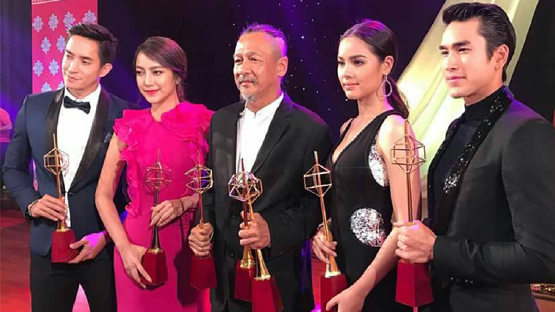 คึกคัก! “งานโทรทัศน์ทองคำ ครั้งที่ 32” กองทัพคนดังแก่ร่วมงานแน่น