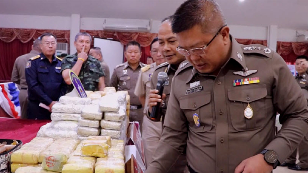 ตำรวจภาค 5 แถลงจับยาบ้า ล็อตมหึมา! ยึดทรัพย์ได้กว่า 30 ล้าน ตำรวจภาค 5 แถลงจับยาบ้า ล็อตมหึมา! ยึดทรัพย์ได้กว่า 30 ล้าน