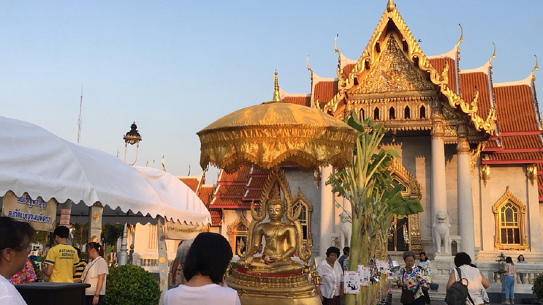 ประมวลภาพ : ชาวกรุงเทพฯทำบุญเสริมสิริมงคลรับสงกรานต์