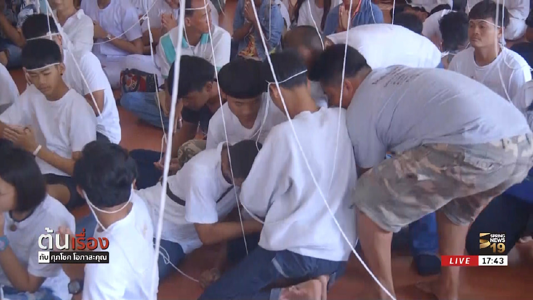 ลูกศิษย์วัดดังเมืองพิจิตรของขึ้นกลางงานไหว้ครู