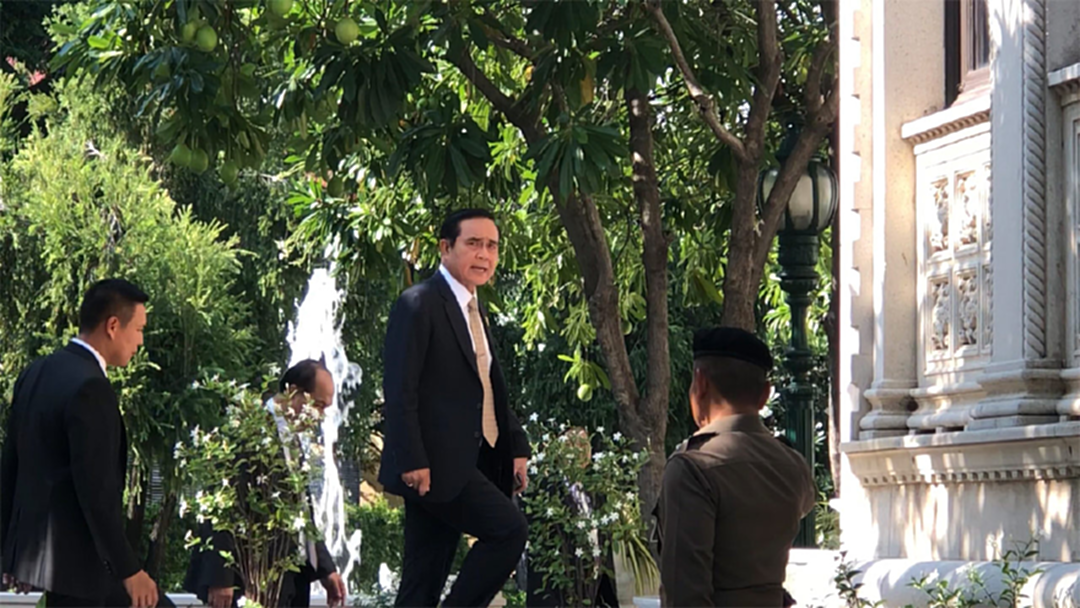 "บิ๊กตู่" ยัน ไร้ใบสั่งรัฐบาล คว่ำกระดาน กสทช. "บิ๊กตู่" ยัน ไร้ใบสั่งรัฐบาล คว่ำกระดาน กสทช.