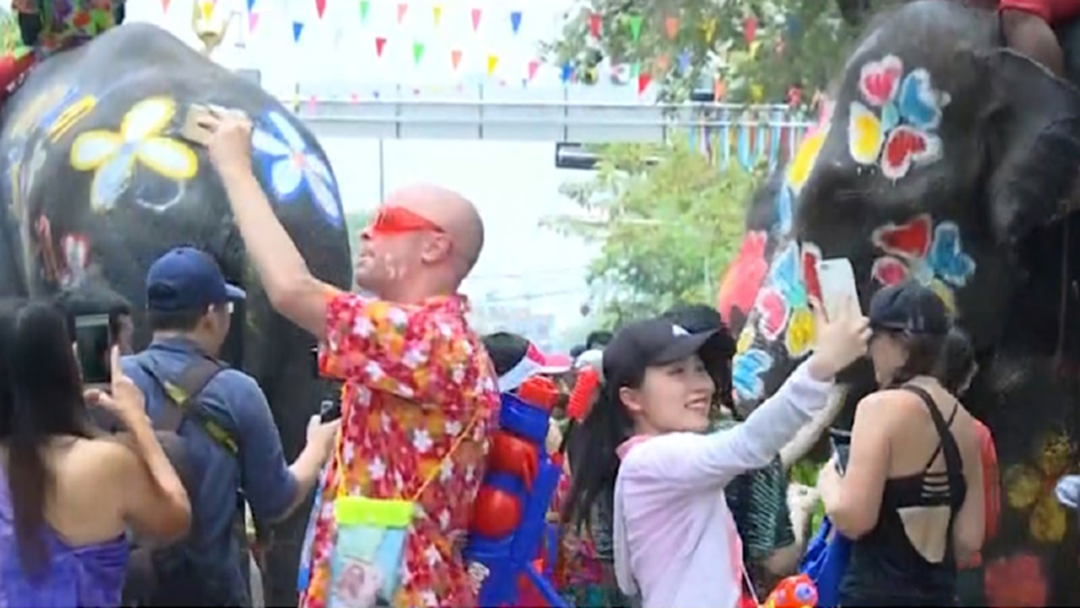 ไม่แพ้ที่อื่น! คนร่วมเล่นน้ำสงกรานต์กรุงเก่าคึกคัก