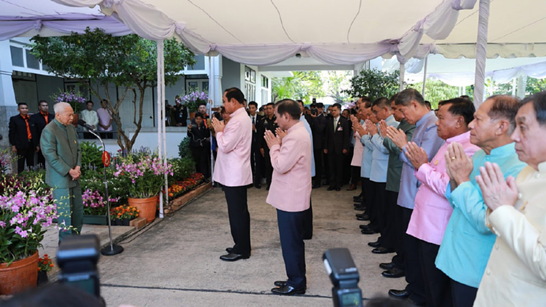 ป๋าเปรม เปิดบ้านให้คณะรัฐมนตรี - ผบ.เหล่าทัพ เข้าอวยพรสงกรานต์ แย้ม ดีใจที่นายกฯบริหารประเทศได้ดี ป๋าเปรม เปิดบ้านให้คณะรัฐมนตรี - ผบ.เหล่าทัพ เข้าอวยพรสงกรานต์ แย้ม ดีใจที่นายกฯบริหารประเทศได้ดี