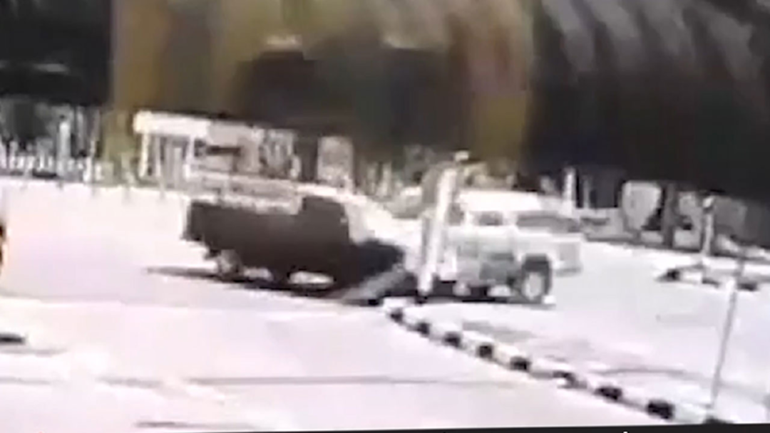 แต่งชุดออเจ้าซิ่งรถร่วมรดน้ำผู้ใหญ่ ชนสนั่นสาหัส 8