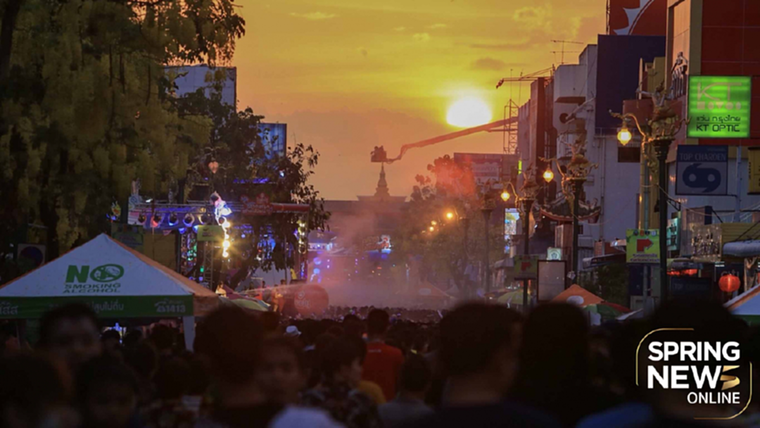 ประมวลภาพ ก่อนแสงสุดท้ายสงกรานต์เมืองขอนแก่น ณ ถนนข้าวเหนียว ประมวลภาพ ก่อนแสงสุดท้ายสงกรานต์เมืองขอนแก่น ณ ถนนข้าวเหนียว