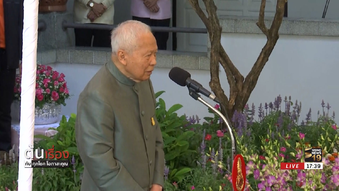 "ป๋าเปรม" เปิดบ้านให้นายกฯ นำคณะรดน้ำขอพรปีใหม่ไทย