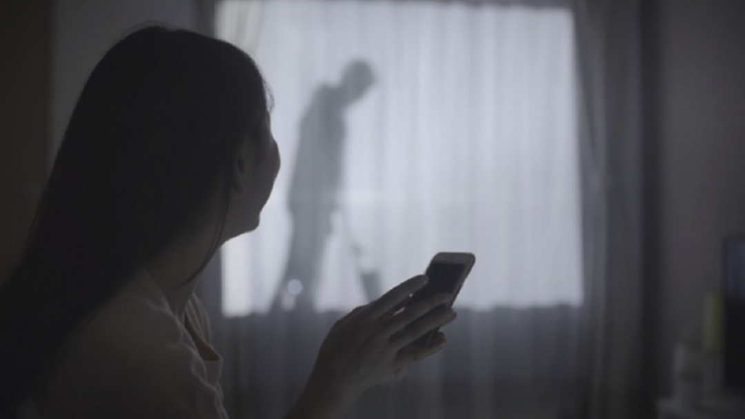 ‘เครื่องฉายเงาชายหนุ่ม’ ช่วยสร้างความอุ่นใจ ให้สาวโสดที่อยู่อาศัยเพียงลำพัง ‘เครื่องฉายเงาชายหนุ่ม’ ช่วยสร้างความอุ่นใจ ให้สาวโสดที่อยู่อาศัยเพียงลำพัง