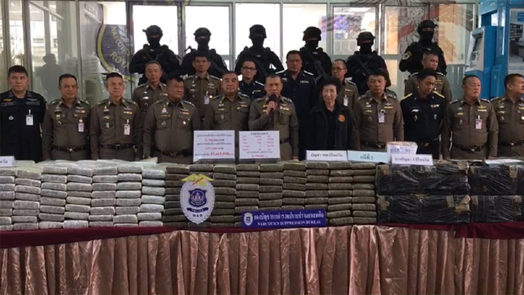 ตำรวจปราบปรามยาเสพติด จับกุมผู้ค้ารายสำคัญ 4 คดี มูลค่ารวมกว่า 25 ล้านบาท ตำรวจปราบปรามยาเสพติด จับกุมผู้ค้ารายสำคัญ 4 คดี มูลค่ารวมกว่า 25 ล้านบาท