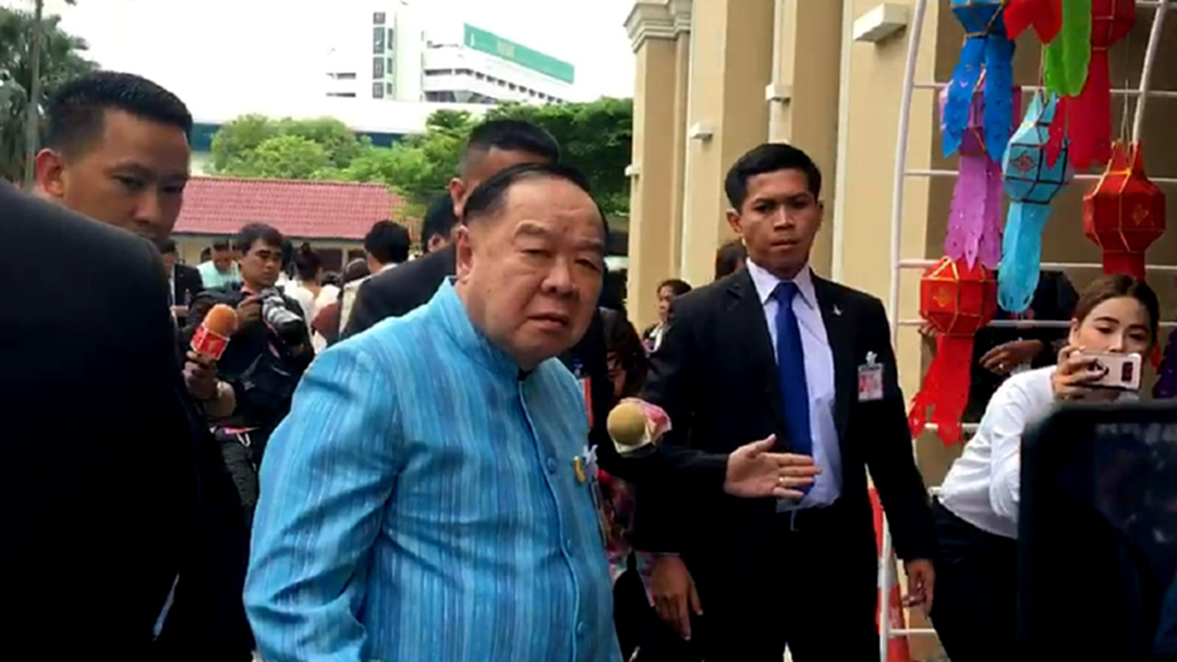 "ประวิตร" ลั่น! หากคนอยากเลือกตั้งพ้นรั้ว มธ.จับกุมทันที เมิน "แดงฮาร์ดคอร์" เชื่อดูแลได้