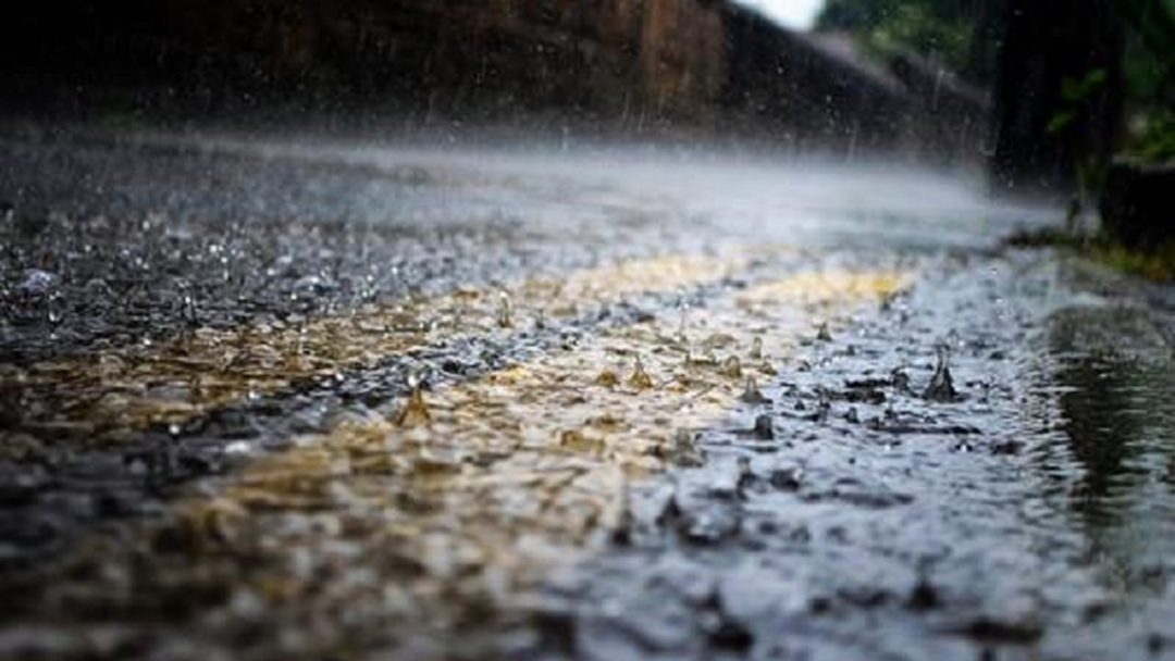 ฝนมาอีกแล้ว ! กทม. มีฝนฟ้าคะนอง ร้อยละ 40 ของพื้นที่ ฝนมาอีกแล้ว ! กทม. มีฝนฟ้าคะนอง ร้อยละ 40 ของพื้นที่