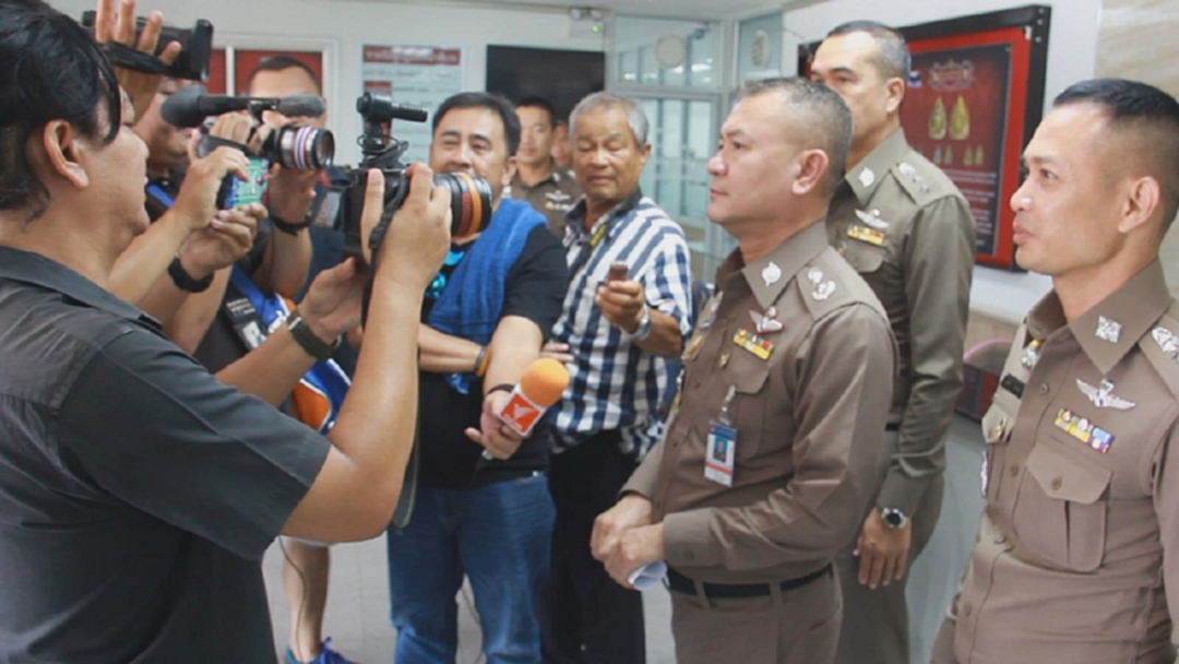 อดทนไว้! ผู้การอุดรฯ ย้ำ "ตำรวจไทย" ไม่ได้มีหน้าที่ไปต่อยตีกับประชาชน อดทนไว้! ผู้การอุดรฯ ย้ำ "ตำรวจไทย" ไม่ได้มีหน้าที่ไปต่อยตีกับประชาชน