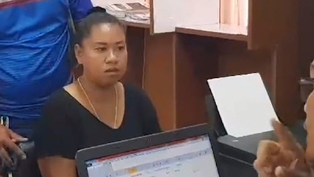 แม่ครอบครัวกร่าง รับ! ไม่ได้จบกฎหมายม.ดัง แค่อ้างให้ตำรวจกลัว แม่ครอบครัวกร่าง รับ! ไม่ได้จบกฎหมายม.ดัง แค่อ้างให้ตำรวจกลัว