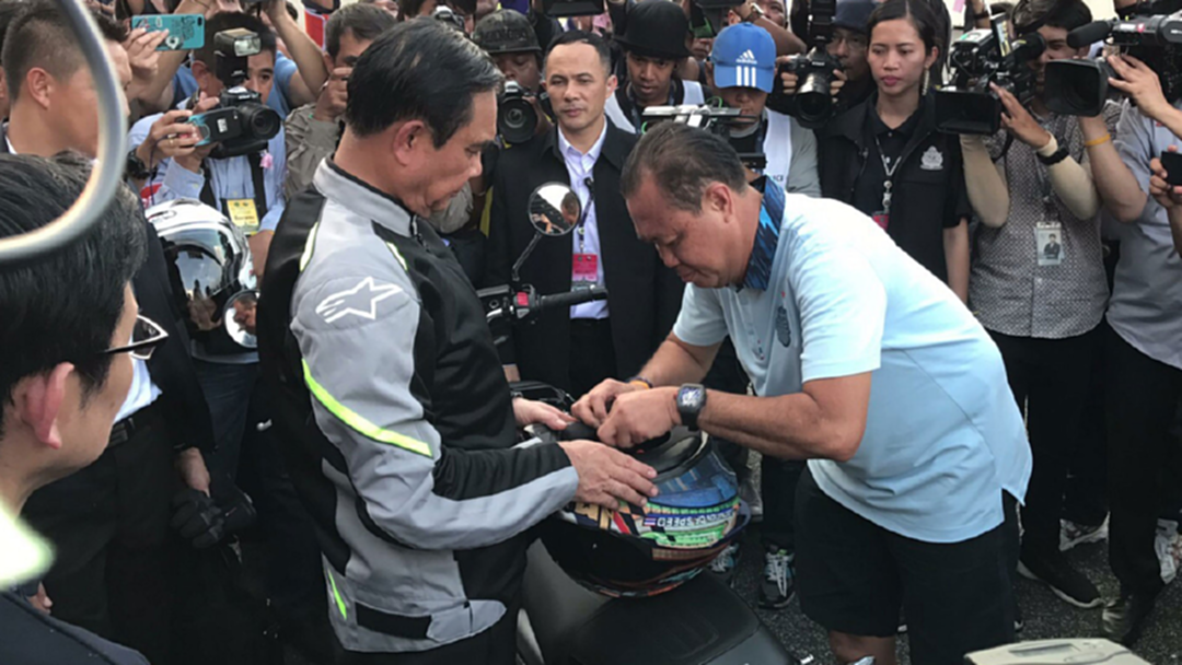 "ลุงตู่-พี่เน" โนดูด-โนดีล แค่ซิ่งโชว์คู่