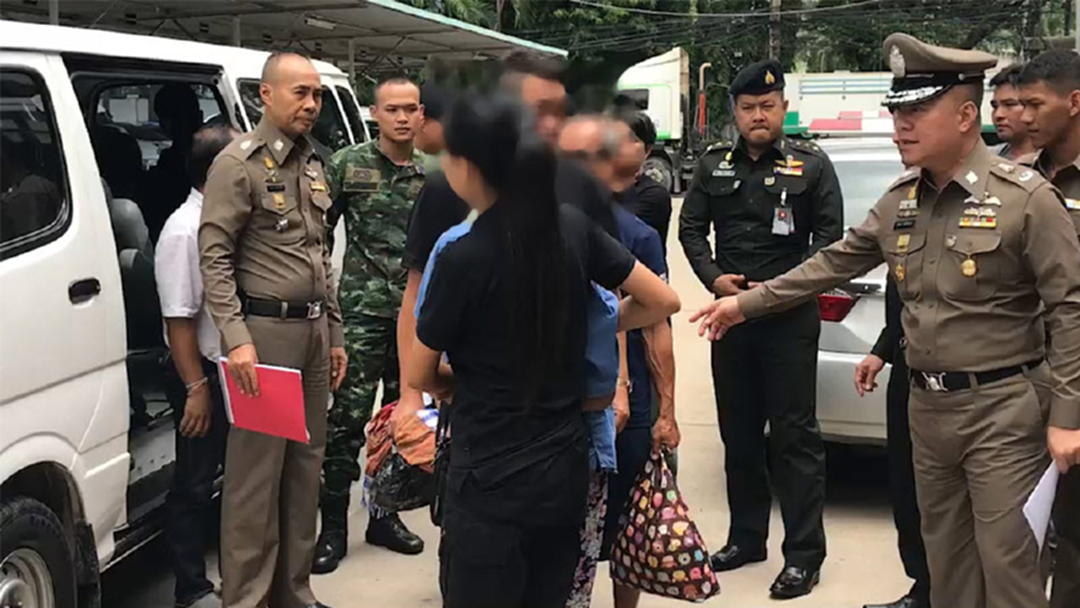 "ศรีวราห์" รับตัว 5 ผู้ต้องหาขนสารประกอบระเบิด "ศรีวราห์" รับตัว 5 ผู้ต้องหาขนสารประกอบระเบิด