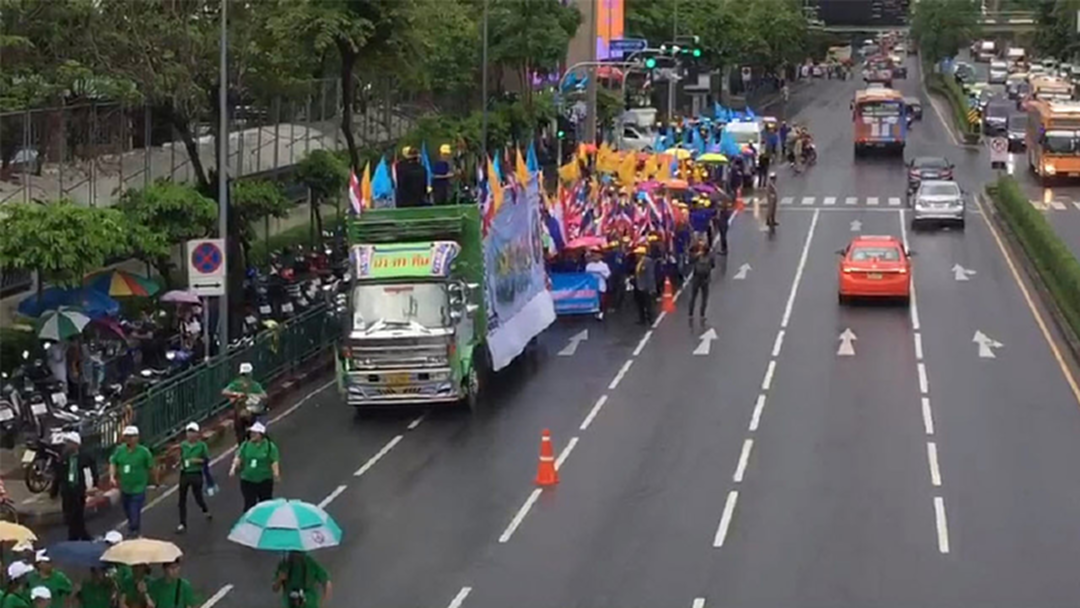 แรงงานรวมพลังเคลื่อนขบวนยื่นข้อเสนอ 10 ข้อ แรงงานรวมพลังเคลื่อนขบวนยื่นข้อเสนอ 10 ข้อ