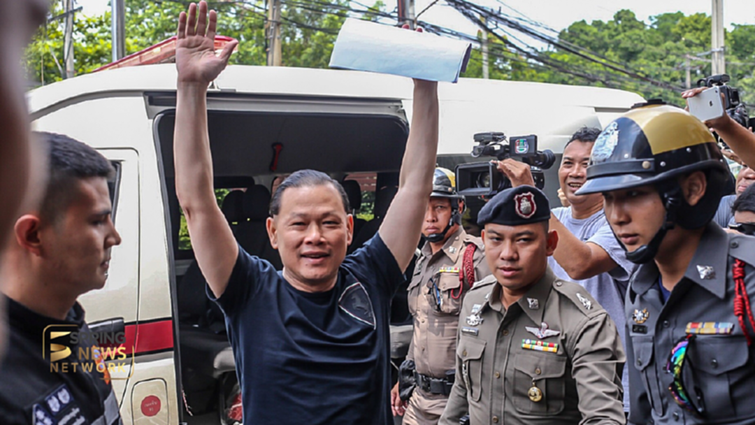 ประมวลภาพ "วินาทีมอบตัว พ.ต.ท.สันธนะ" ประมวลภาพ "วินาทีมอบตัว พ.ต.ท.สันธนะ"