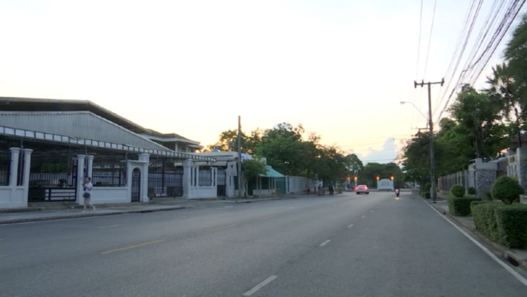 เงียบสงบ...บรรยากาศหน้าบ้านป้าทุบรถหลังไร้ตลาด เงียบสงบ...บรรยากาศหน้าบ้านป้าทุบรถหลังไร้ตลาด