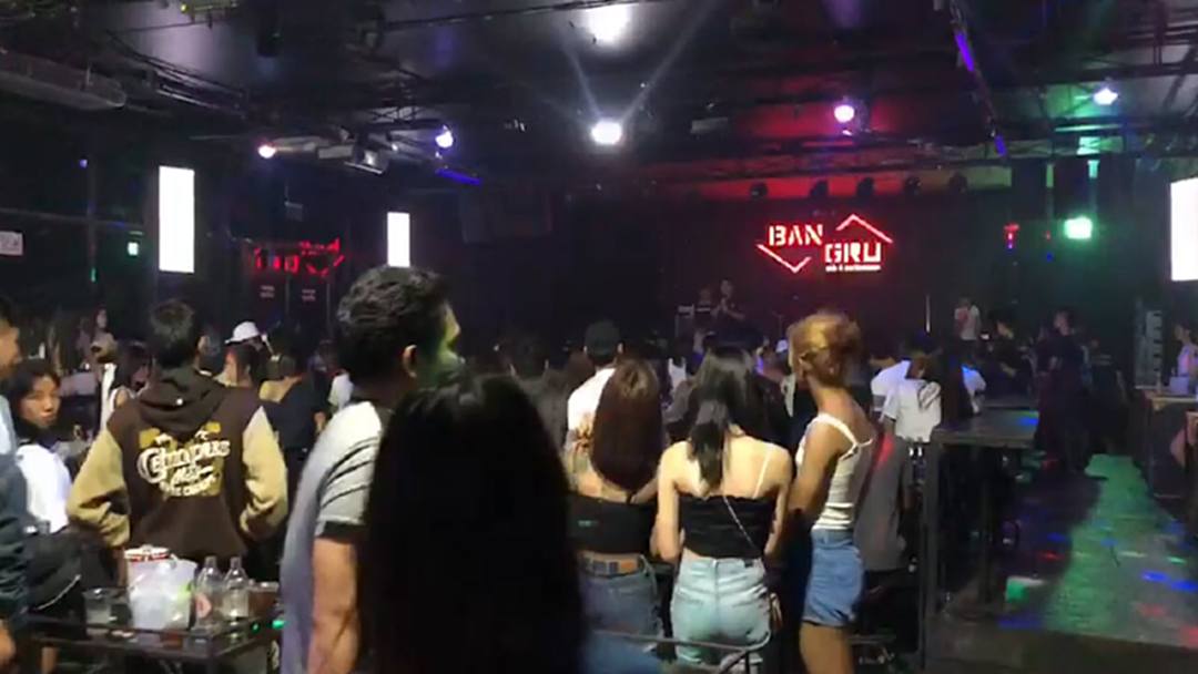บุกจับผับดังขอนแก่น พบเยาวชนอื้อ บุกจับผับดังขอนแก่น พบเยาวชนอื้อ