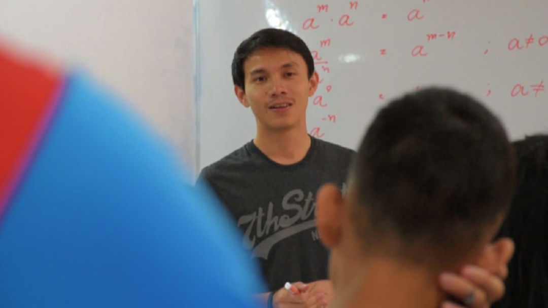 ซึ้งน้ำใจ!! "ผู้กองหนุ่ม" ลาออก... สอนหนังสือสานฝันเด็กยากจนฟรี