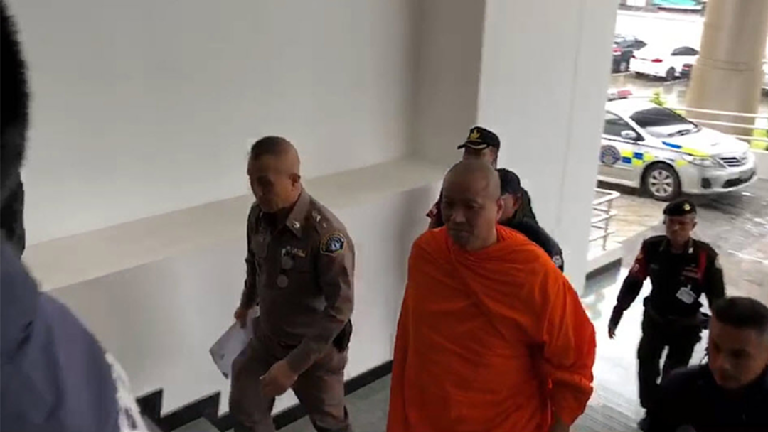 ตำรวจนิมนต์ ผู้ช่วยเจ้าอาวาสวัดสระเกศฯ เอี่ยวเงินทอนวัดฝากขังผัดแรก ตำรวจนิมนต์ ผู้ช่วยเจ้าอาวาสวัดสระเกศฯ เอี่ยวเงินทอนวัดฝากขังผัดแรก